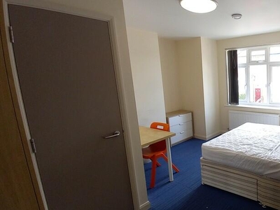 1 bedroom flat share for rent in Hawkins Road Unit 4 Rm 4, Earlsdon, CV5