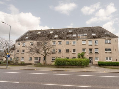 2 bed first floor flat for sale in The Shore