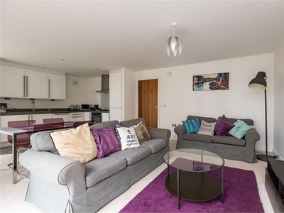 2 bed maindoor flat for sale in Fettes