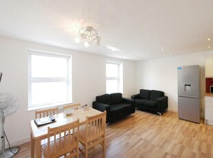 2 bedroom apartment for rent in Fonthill Road, Finsbury Park, N4