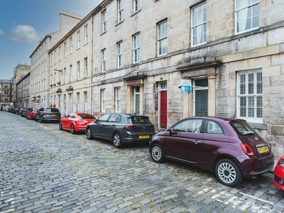 2 bedroom flat for rent in Cheyne Street, Comely Bank, Edinburgh, EH4