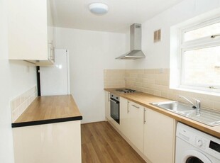 2 bedroom flat for rent in Glengall Road, Woodford Green, IG8