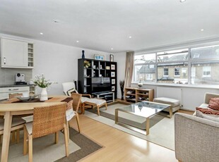 2 bedroom flat for rent in Graham Road, Wimbledon, SW19