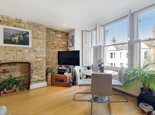 2 bedroom flat for rent in Norfolk House Road, London, SW16