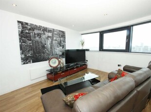 2 bedroom flat for rent in Water Lane, LS11