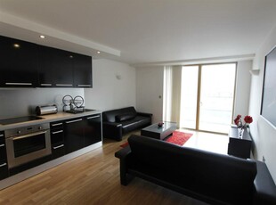 2 bedroom flat for rent in West Point, Wellington Street, LS1