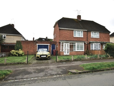 2 bedroom semi-detached house for rent in Knights Way, Emmer Green, Reading, RG4