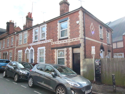 2 bedroom terraced house for rent in Sackville Street, Reading, RG1