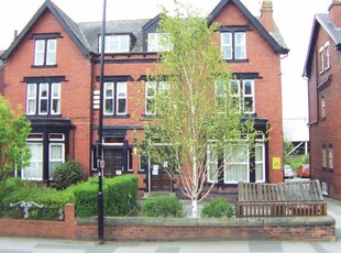 3 bedroom apartment for rent in Cardigan Road, Leeds, LS6