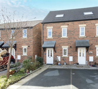 3 bedroom end of terrace house for sale in Booth Gardens, Lancaster, LA1