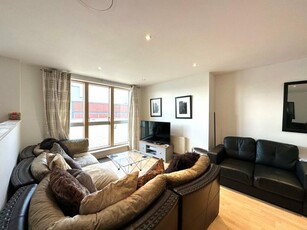 3 bedroom flat for rent in Cromwell Court, Brewery Wharf, Leeds, UK, LS10