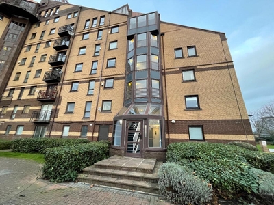 3 bedroom penthouse for rent in Mavisbank Gardens, Govan, Glasgow, G51