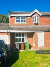 3 bedroom semi-detached house for rent in Bridge Court, Leeds, LS27