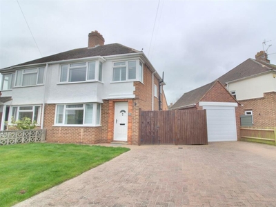 3 bedroom semi-detached house for rent in Mayfield Drive, Caversham, Reading, RG4