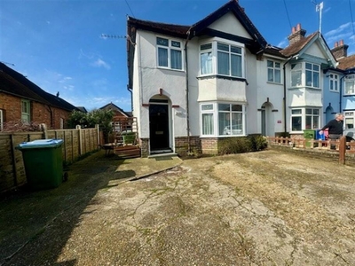 3 bedroom semi-detached house for rent in Priory Road, SO17