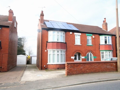 3 bedroom semi-detached house for rent in Watch House Lane, Scawthorpe, Doncaster, DN5