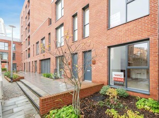 3 bedroom town house for rent in Ironworks, Leeds City Centre, LS11