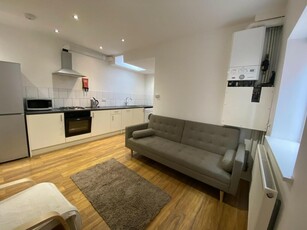 4 bedroom apartment for rent in Middle Street, Beeston, NG9 2AR, NG9