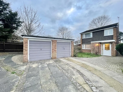 4 bedroom detached house for sale in Arreton Close, Leicester, LE2