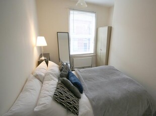 4 bedroom end of terrace house for rent in Headingley Mount, Headingley, Leeds, LS6