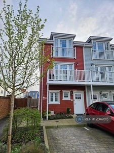 4 bedroom end of terrace house for rent in Maine Street, Reading, RG2