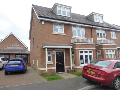 4 bedroom house for rent in Faringdon Road, Earley, RG6