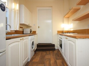 4 bedroom maisonette for rent in Station Road, South Gosforth, Newcastle Upon Tyne, NE3