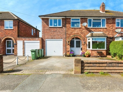 4 bedroom semi-detached house for sale in Westdale Avenue, Glen Parva, Leicester, Leicestershire, LE2