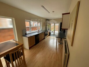 4 bedroom terraced house for rent in Barclay Street, West End, LE3