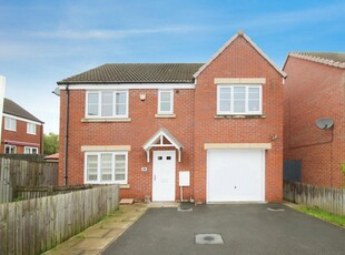 5 bedroom detached house for rent in The Rowans, Robin Hood, Wakefield, West Yorkshire, WF3