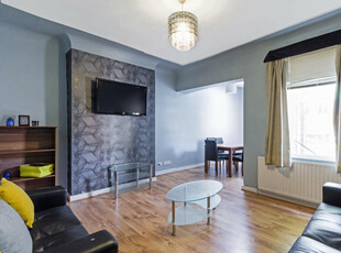 5 bedroom house for rent in GROVE GARDENS, Leeds, LS6