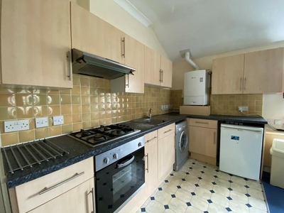 5 bedroom semi-detached house for rent in Portswood Road, Southampton, SO17
