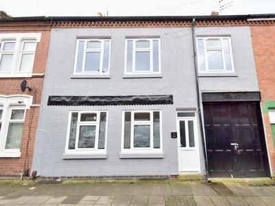 5 bedroom terraced house for sale in Avon Street, Highfields, Leicester, LE2