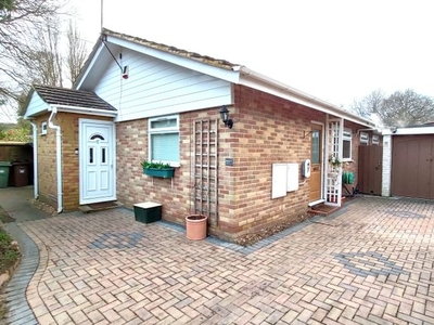 Bungalow to rent in Hayley Green, Warfield, Binfield RG42