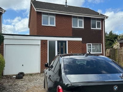 Detached house to rent in Chatsworth Close, Solihull B90