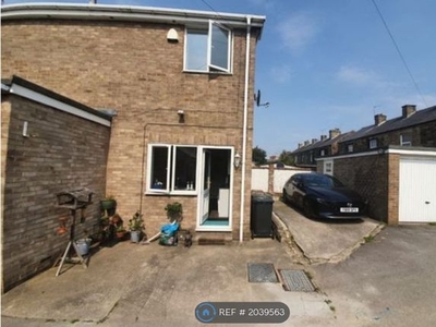 Detached house to rent in High Street, Morley, Leeds LS27