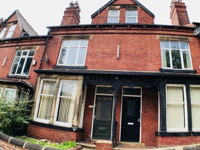 End terrace house to rent in Headingley Mount, Headingley, Leeds LS6