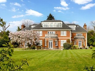 Flat for sale in Grove Road, Beaconsfield HP9
