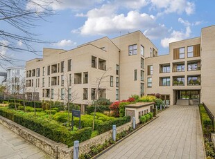 Flat for sale in The Avenue, London NW6