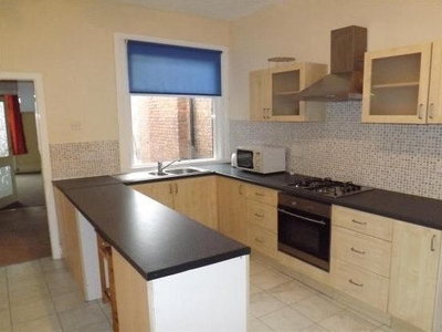 Flat to rent in 19 St. Annes Road East, Lytham St. Annes FY8
