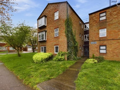 Flat to rent in Baron Court, Stevenage SG1
