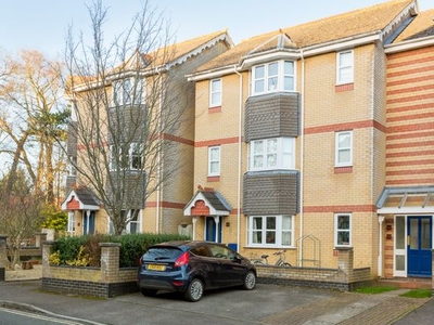 Flat to rent in Demesne Furze, Headington, Oxford OX3