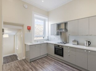Flat to rent in Gilmore Place, Bruntsfield, Edinburgh EH3