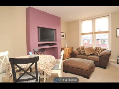 Flat to rent in Heywood Road, Harrogate HG2