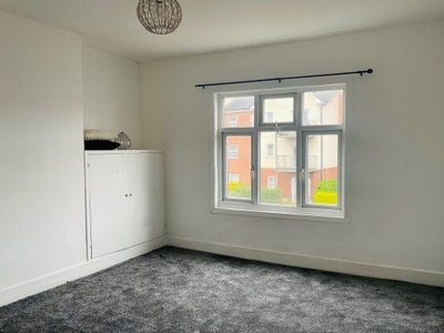 Flat to rent in High Street, Newcastle ST5