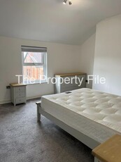 Flat to rent in Manor Avenue, Manchester M41