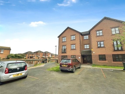 Flat to rent in Monins Avenue, Tipton, West Midlands DY4