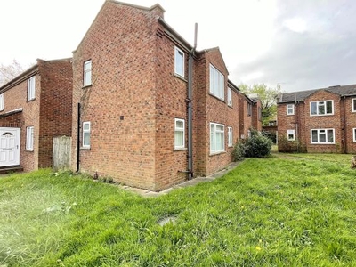 Flat to rent in New Millgate, Selby YO8
