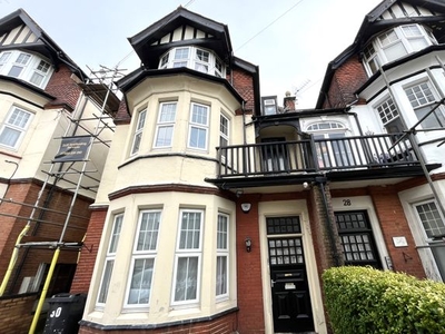 Flat to rent in Palmerston Road, Westcliff-On-Sea SS0