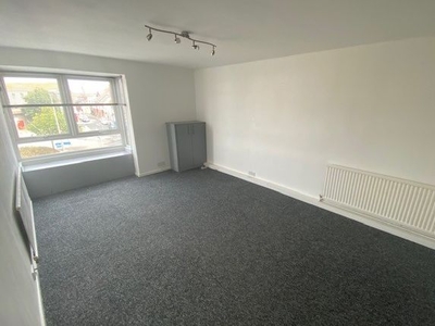 Flat to rent in Park Street, Weymouth DT4